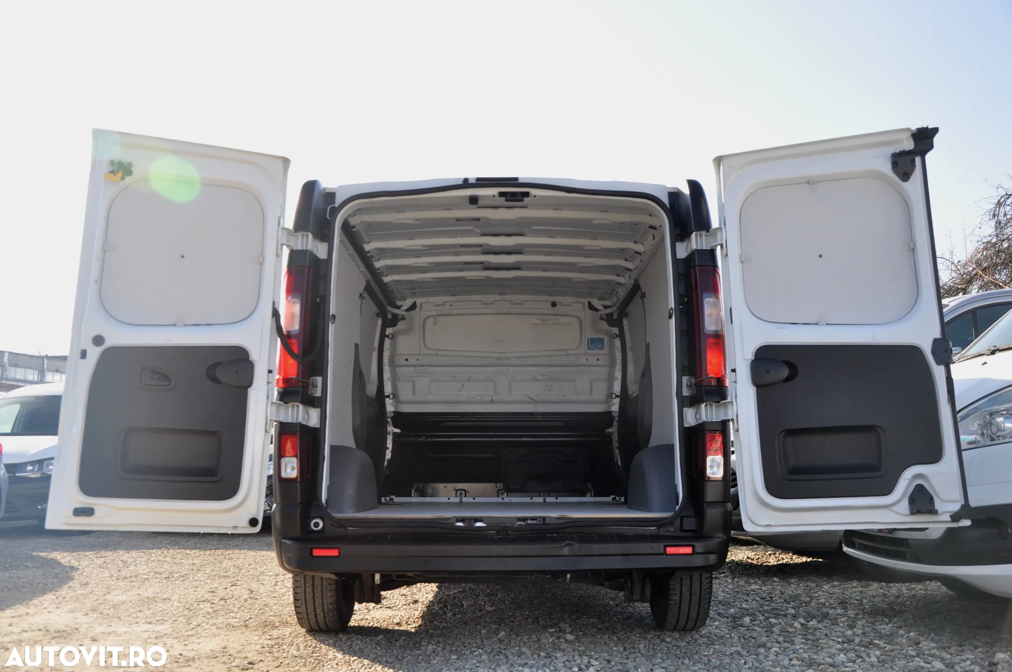 Renault Trafic L2H1 Van - 8