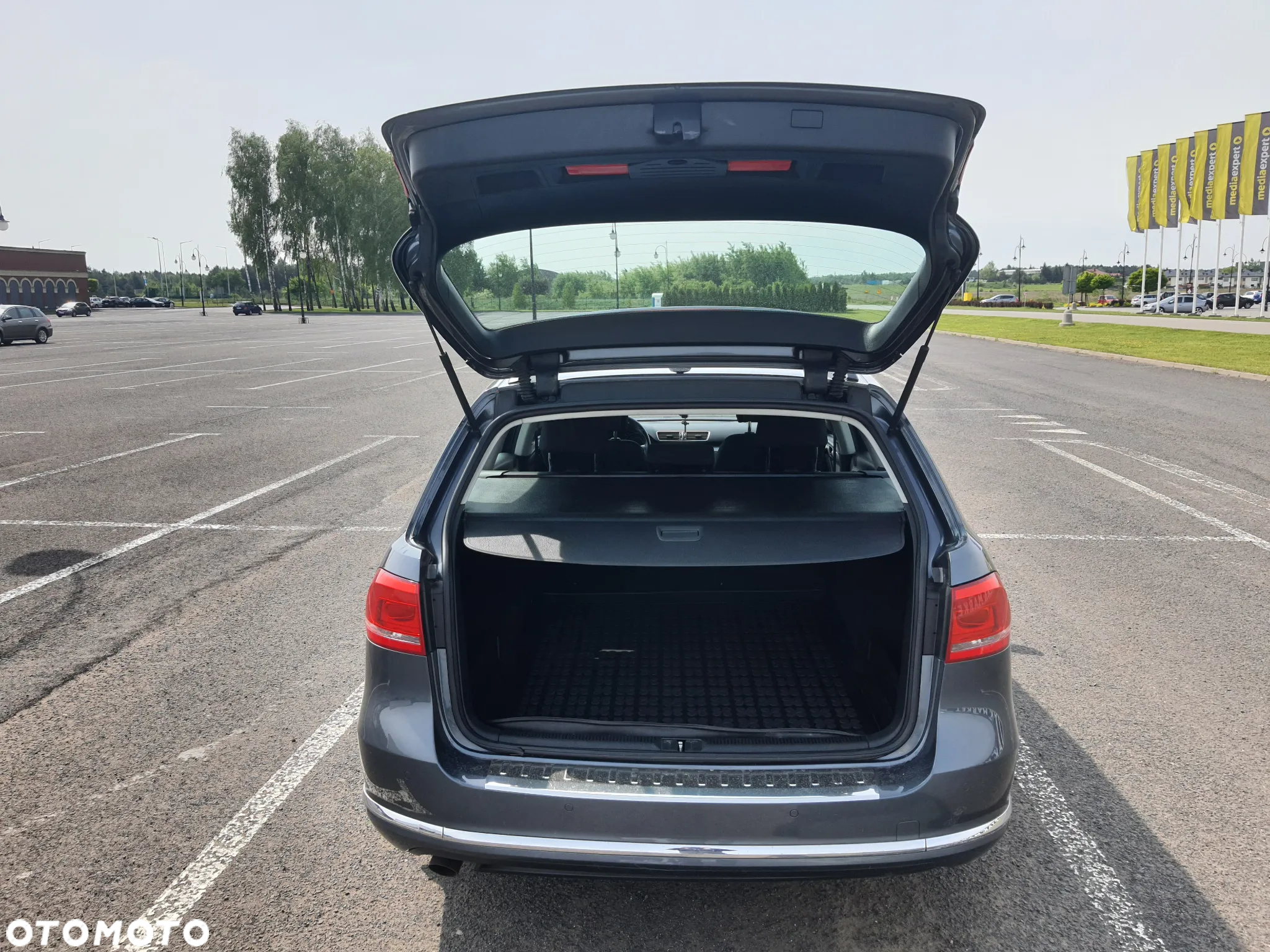Volkswagen Passat 1.6 TDI DPF BlueMot Comfortline - 12