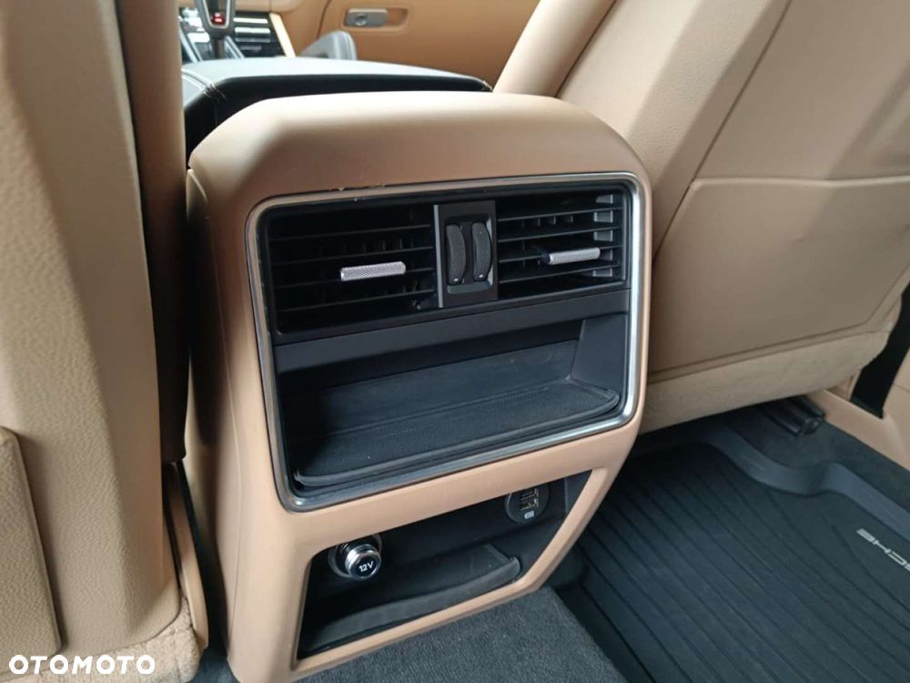 Porsche Cayenne - 32