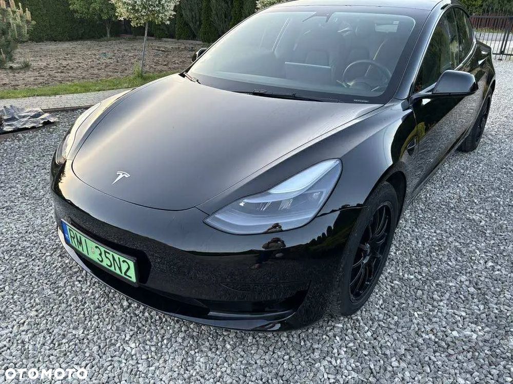 Tesla Model 3 Standard Range Plus - 4