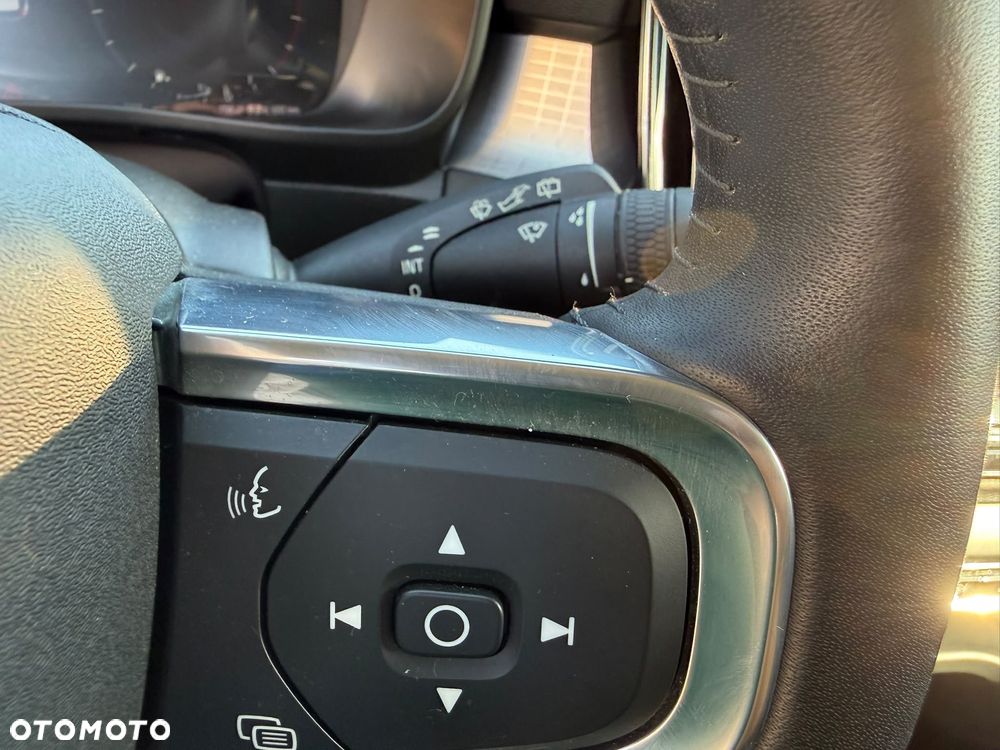 Volvo XC 40 T3 Momentum Pro - 23
