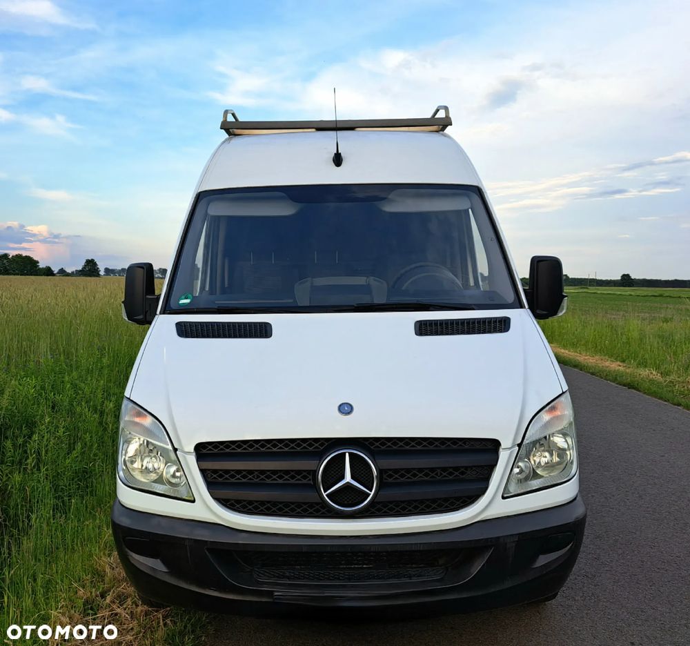 Mercedes-Benz 310 - 3