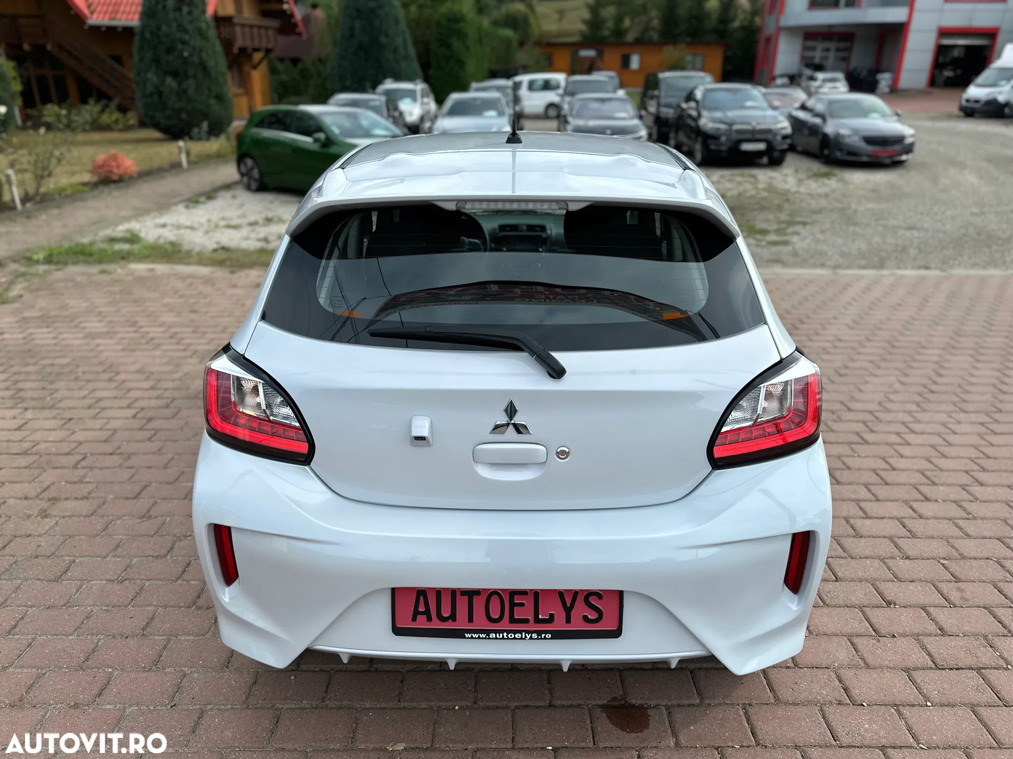 Mitsubishi Mirage - 12