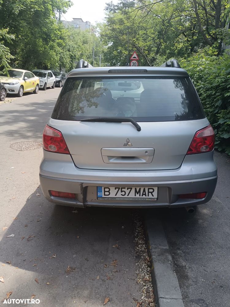 Mitsubishi Outlander 2.0 Intense 4x4 + - 7