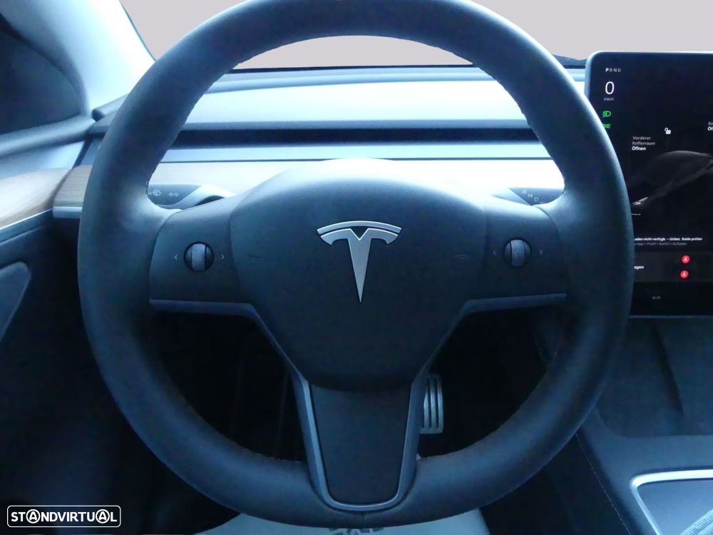 Tesla Model Y - 8