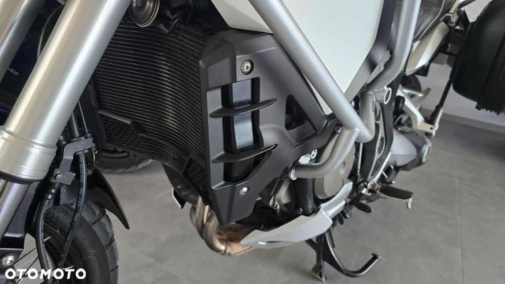 Honda VFR - 14