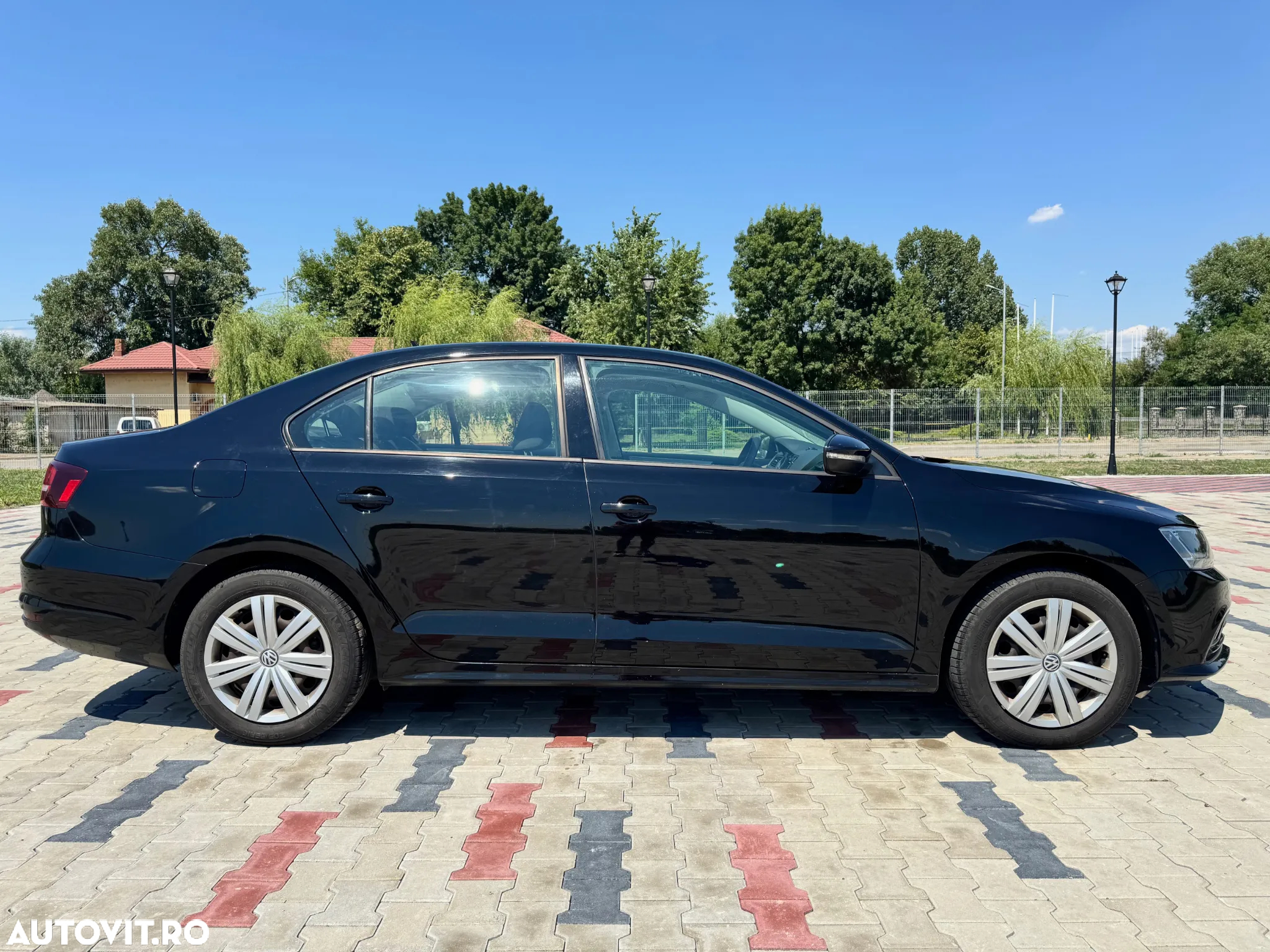 Volkswagen Jetta 1.2 TSI Trendline - 11