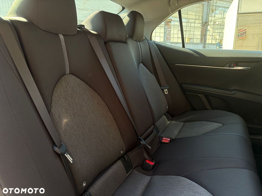 Toyota Camry 2.5 Hybrid Comfort CVT - 37