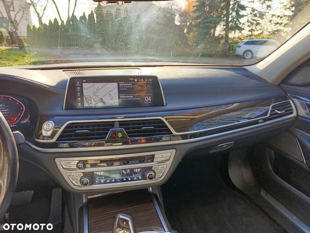 BMW Seria 7 740Li - 10