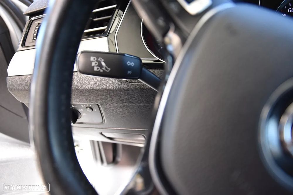 VW Passat 1.6 TDI Confortline - 16