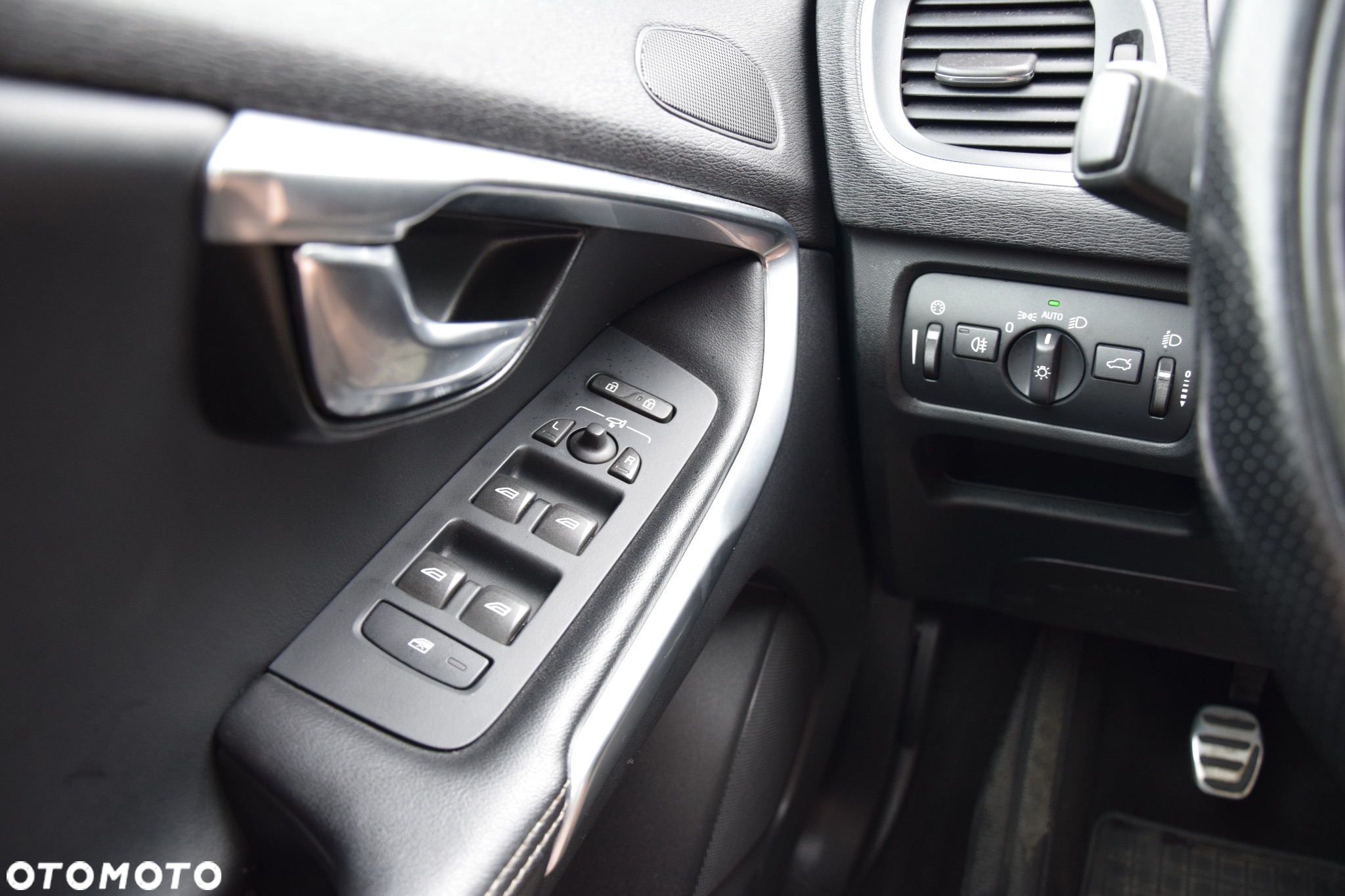 Volvo V40 D3 Drive-E R-Design Kinetic - 25