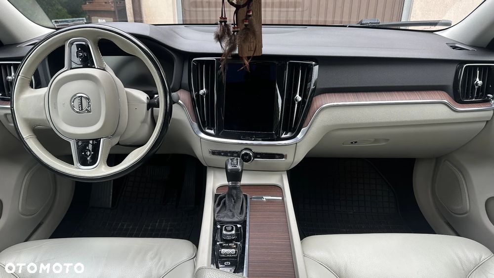 Volvo S60 T6 AWD Momentum Pro - 5