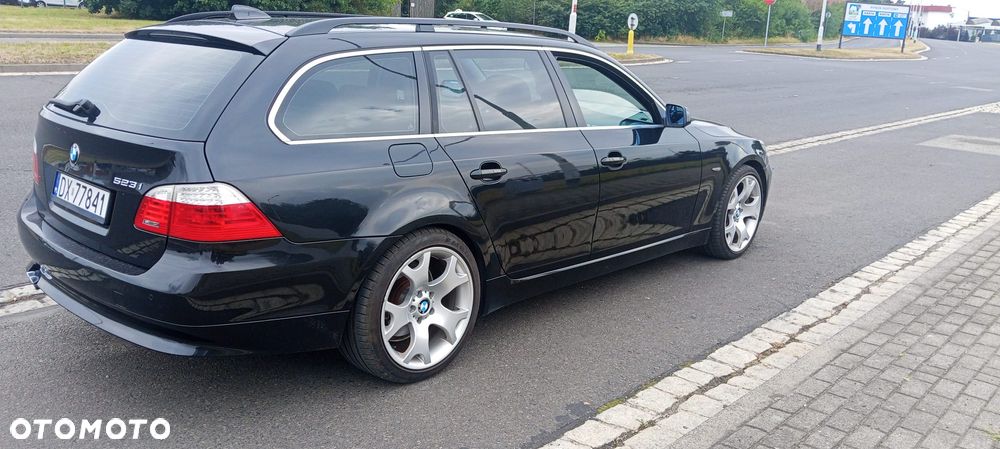 BMW Seria 5 523i - 5