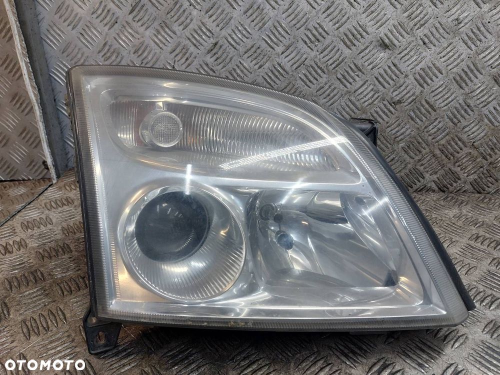 LAMPA PRAWY PRZÓD OPEL VECTRA C SIGNUM HELLA EU - 1