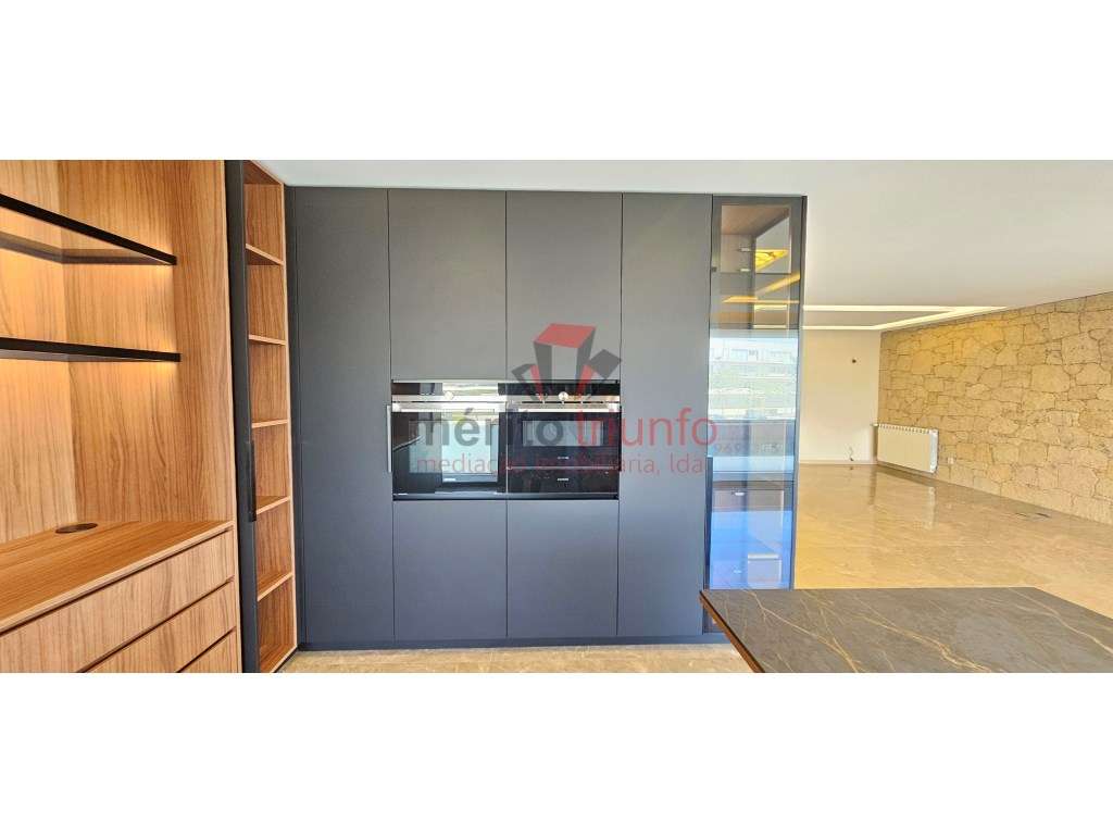 *Oferta de Escritura e Registo - Apartamento T4 de LUXO junto à Pra... - Grande imagem: 3/52