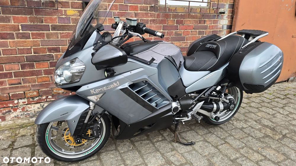 Kawasaki GTR - 4