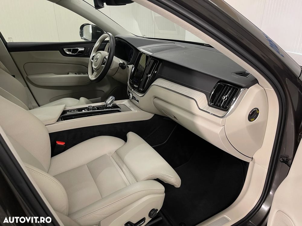 Volvo XC 60 T6 AWD Recharge Geartronic Inscription - 10