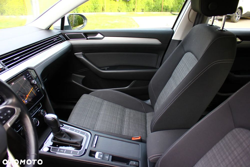 Volkswagen Passat 2.0 TDI SCR DSG Business - 29