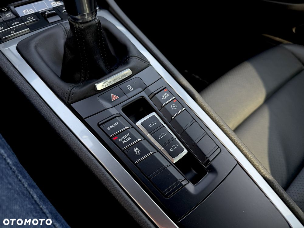 Porsche 911 Carrera - 37