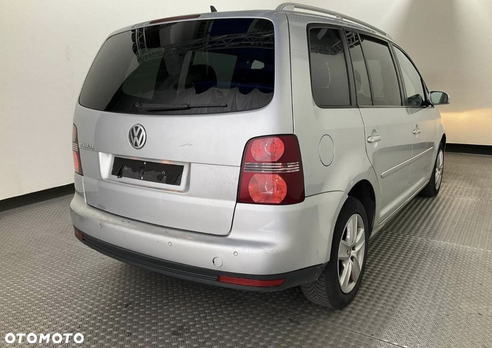 Volkswagen Touran 2.0 TDI Highline DSG - 4