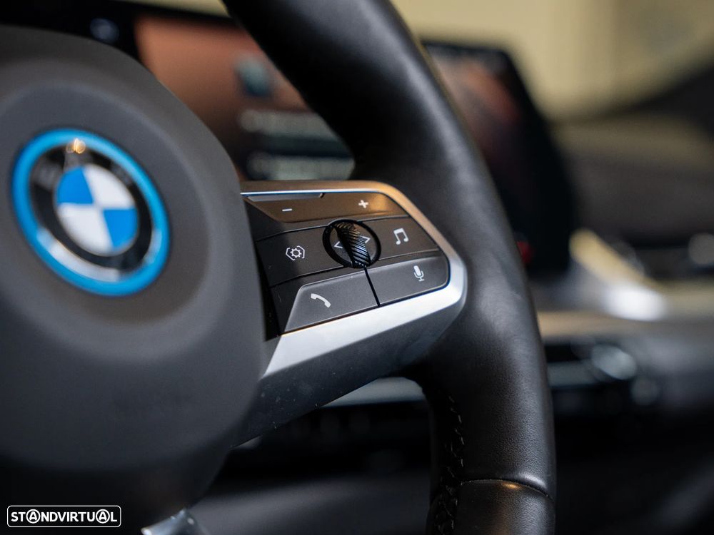 BMW iX2 eDrive20 Pack Desportivo M - 10