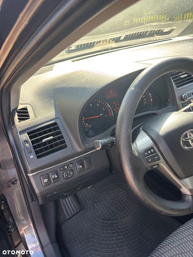 Toyota Avensis 2.0 D-4D 2010 - 7