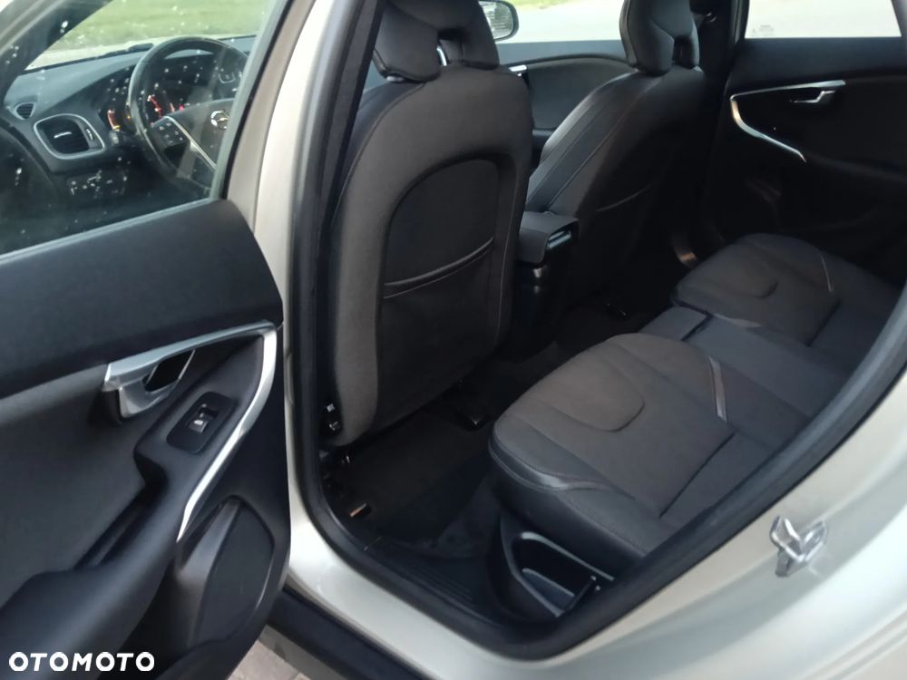 Volvo V40 Cross Country D3 Drive-E SCR Momentum - 16