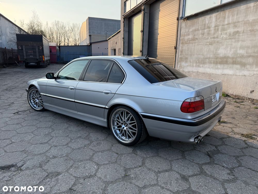 BMW Seria 7 740i - 5