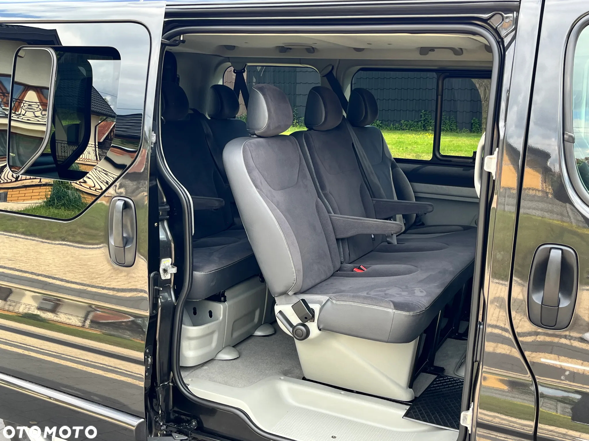 Renault Trafic Grand Passenger Black Edition - 31