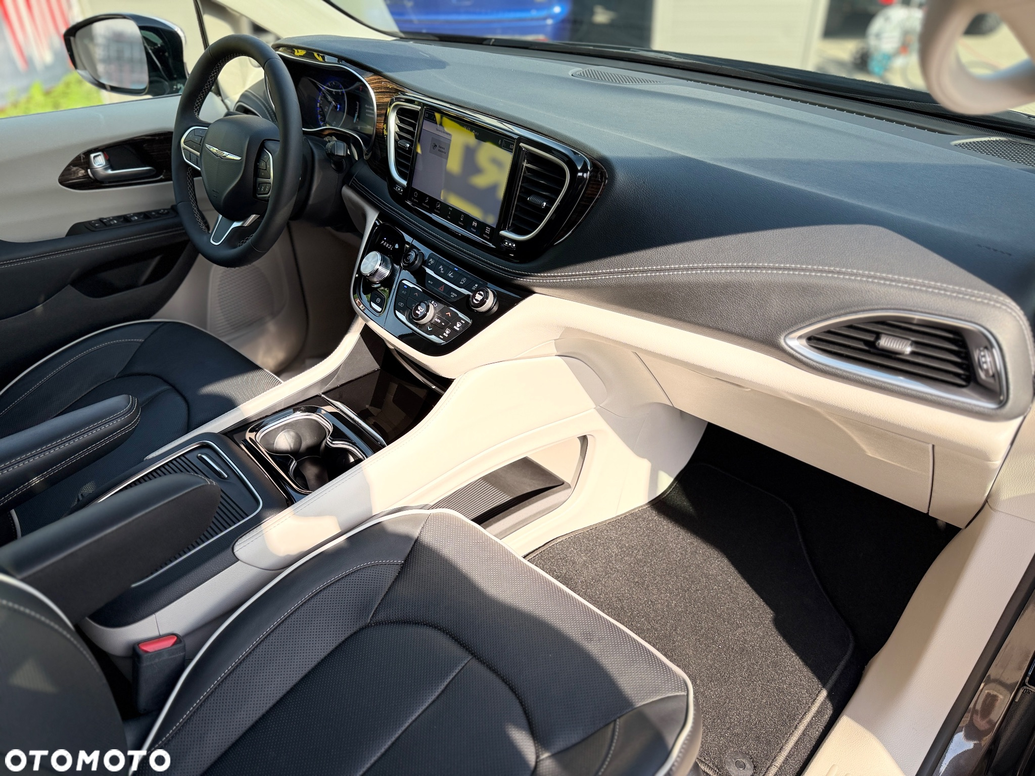 Chrysler Pacifica - 29