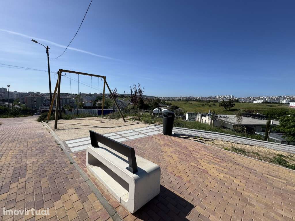 PRÉDIO ENCOSTA DO SOL - BRANDOA (centro) - Grande imagem: 2/5