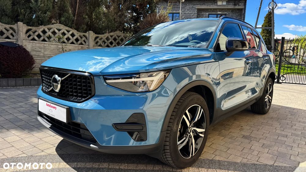 Volvo XC 40 B3 B DKG Plus Black Edition - 3