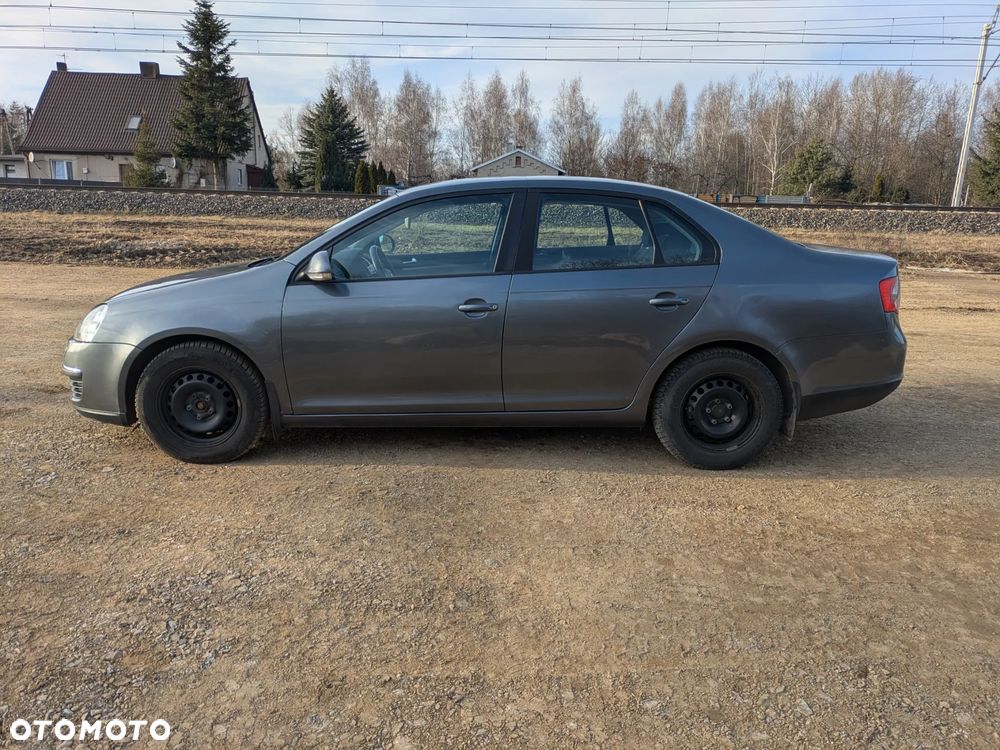 Volkswagen Jetta 1.6 Trendline - 4