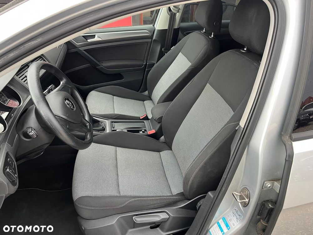 Volkswagen Golf 1.6 TDI DPF BlueMotion - 16