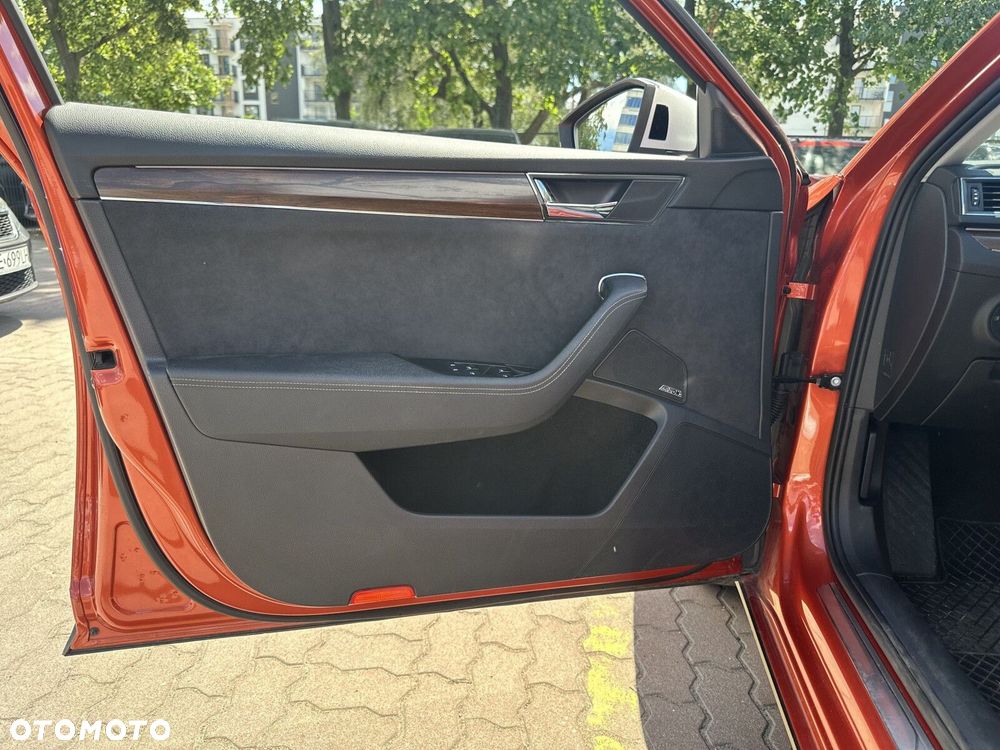 Skoda Superb 2.0 TDI SCR 4x4 Scout DSG - 11