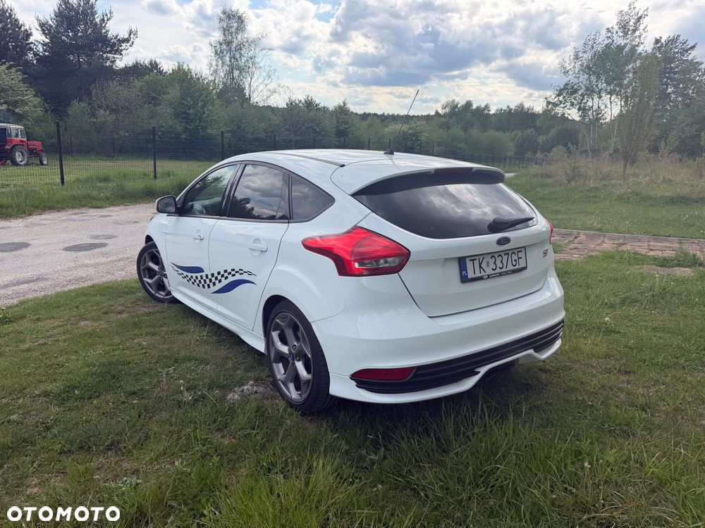 Ford Focus 2.0 EcoBoost ST mit Leder-Sport-Paket - 17