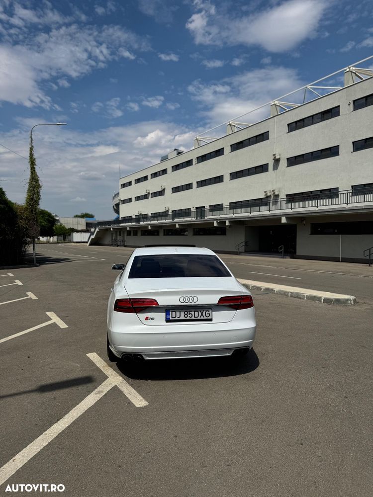 Audi S8 - 8