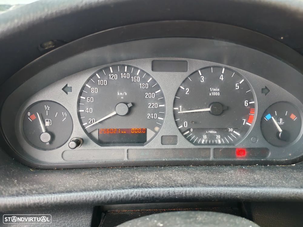 BMW 318 iS Coupé - 6