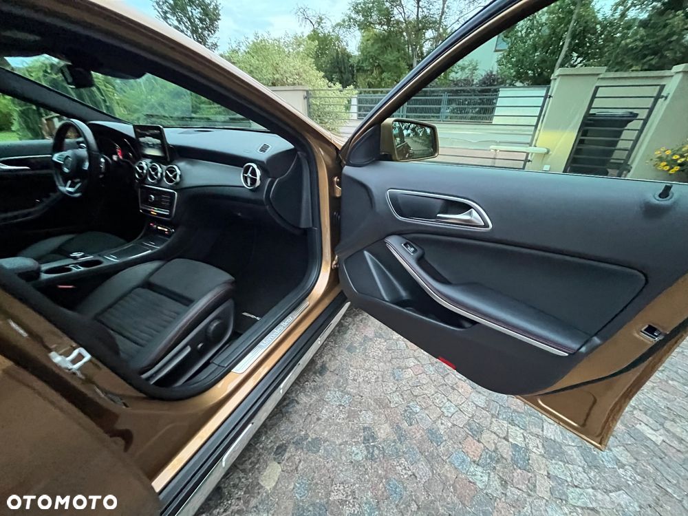 Mercedes-Benz GLA 220 4-Matic AMG Line - 22