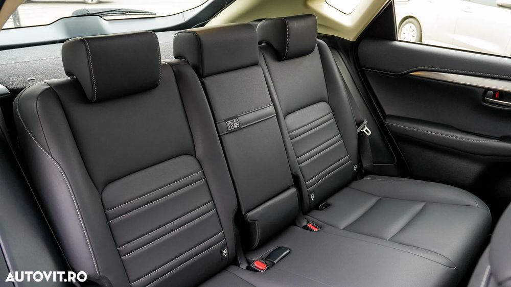 Lexus Seria NX 300h AWD F Sport - 30