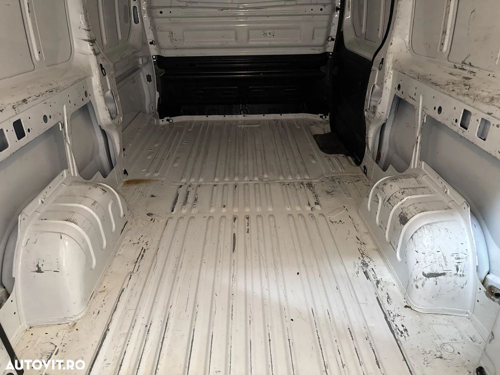 Renault Trafic - 16