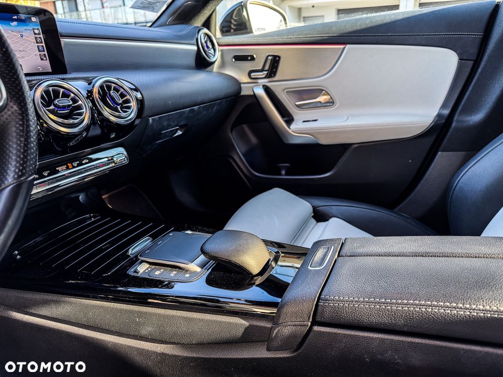 Mercedes-Benz CLA 200 AMG Line 7G-DCT - 20