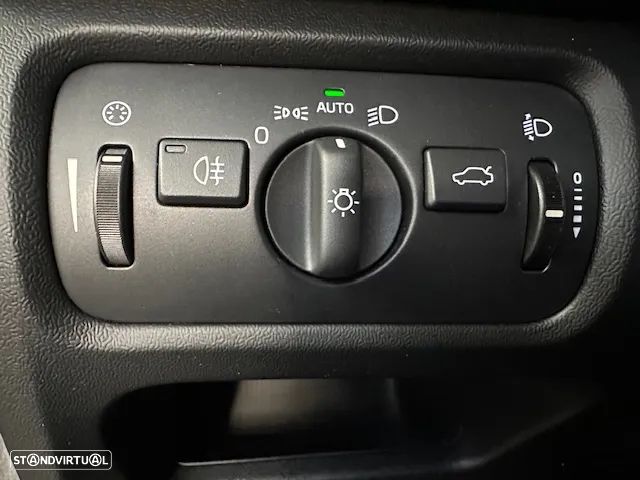 Volvo V40 2.0 D2 Momentum - 19