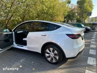 Tesla Model Y - 4