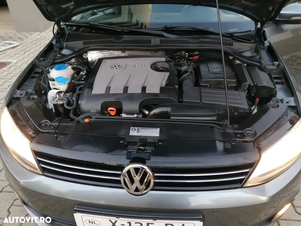 Volkswagen Jetta - 11