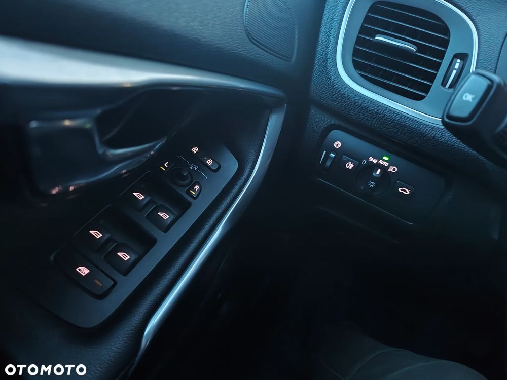 Volvo V40 T3 Geartronic Summum - 13