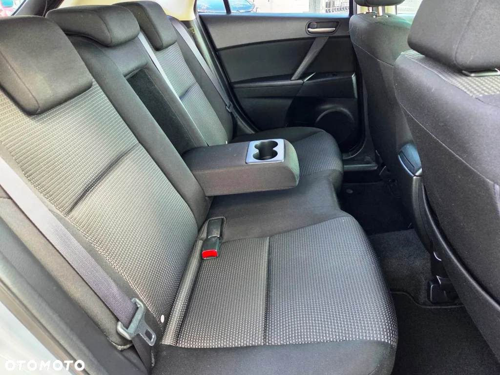 Mazda 3 1.6 CD Exclusive + - 27