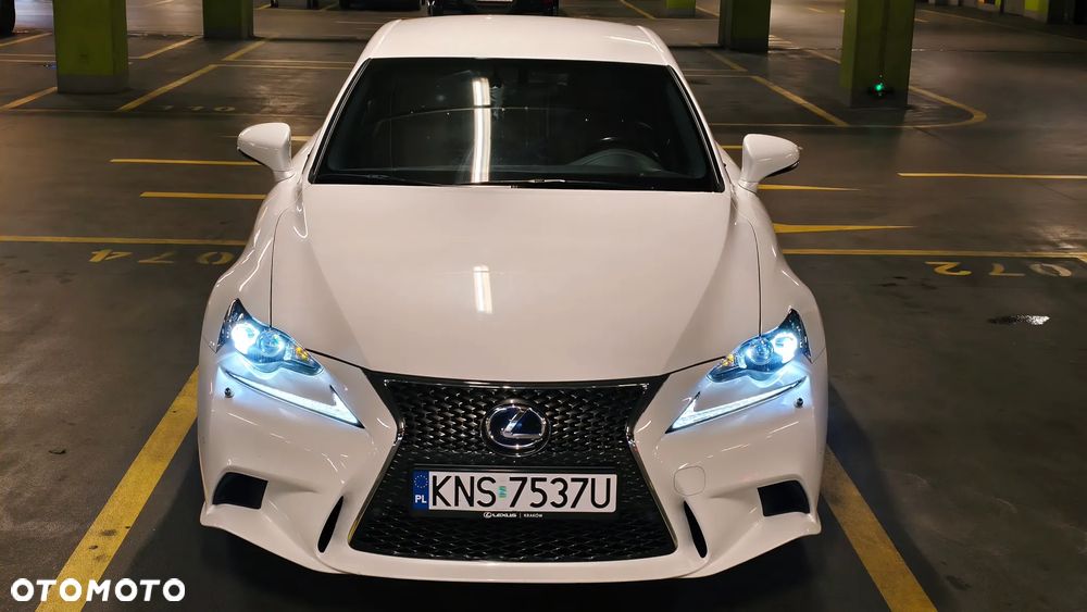 Lexus IS 300h F Sport - 1