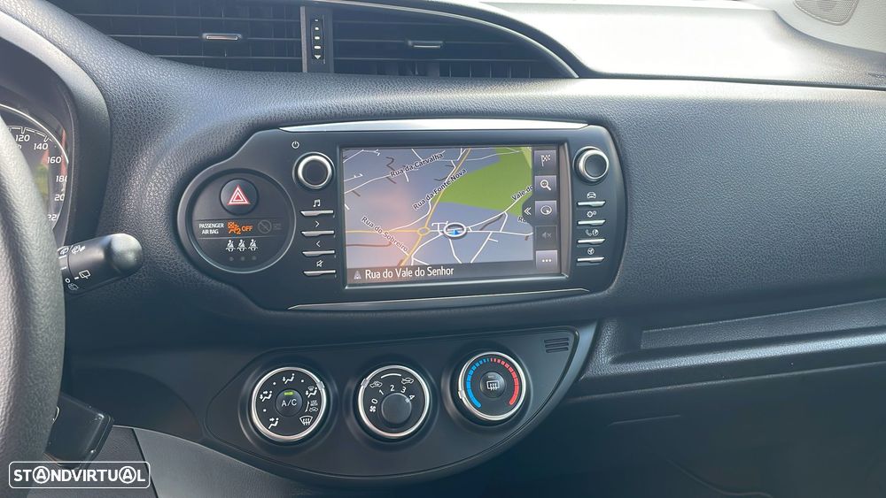 Toyota Yaris 1.0 VVT-i Comfort c/ Design-Pack - 21