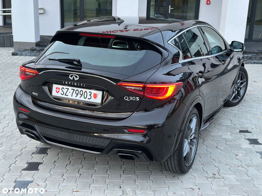 Infiniti Q30 2.0t DCT AWD Sport City Black - 12
